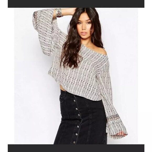 FREE PEOPLE Crop Blouse Size Small Boho Print Cream Stars Aligned Flowy Sleeves - Picture 15 of 15